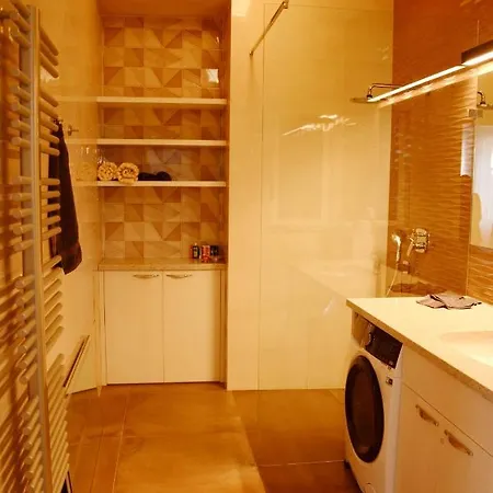 Apartment Premium Near Square With Two Big Bedrooms