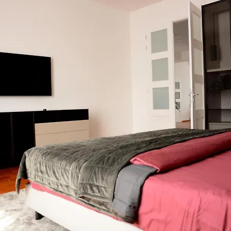 Апартаменты Premium Near Square With Two Big Bedrooms Банска-Бистрица