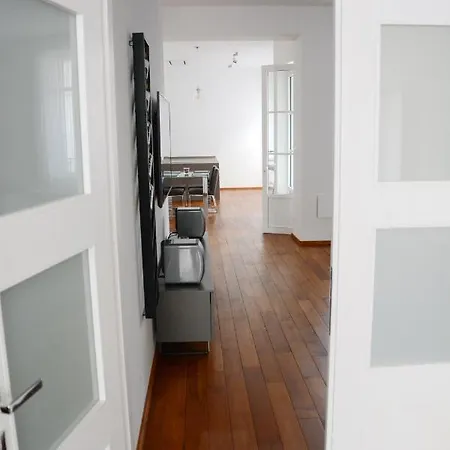 Premium Near Square With Two Big Bedrooms Апартаменты Банска-Бистрица