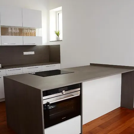 Premium Near Square With Two Big Bedrooms Апартаменты Банска-Бистрица